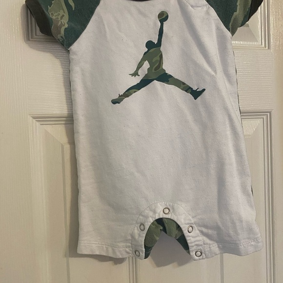 Jordan Baby Boy City of Flight Charlotte Romper - Picture 3 of 8